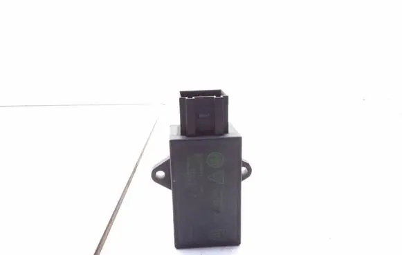 Volkswagen Jetta III Seat heating relay 7L0959772D