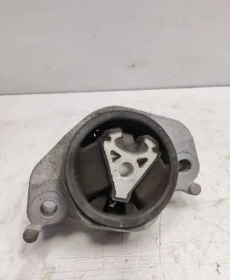 Citroen DS7 Crossback Engine mount bracket 9804890680