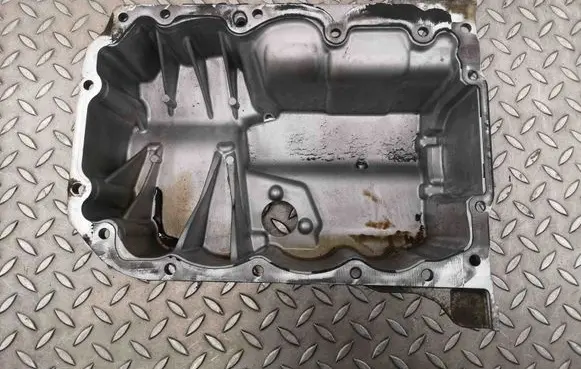 BMW i8 Oil sump 7643521 11137643521