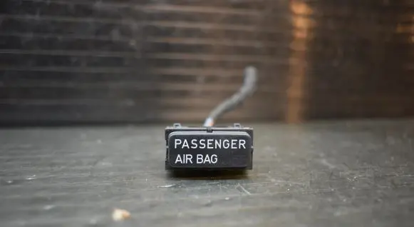 Passenger airbag on/off switch