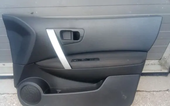 Nissan Qashqai Front door card panel trim