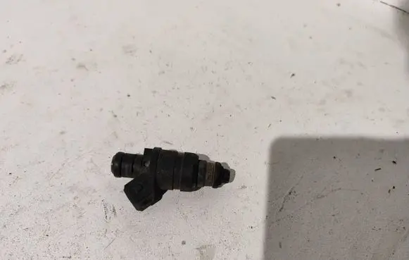 Audi A6 S6 C5 4B Fuel injector 078133551AC
