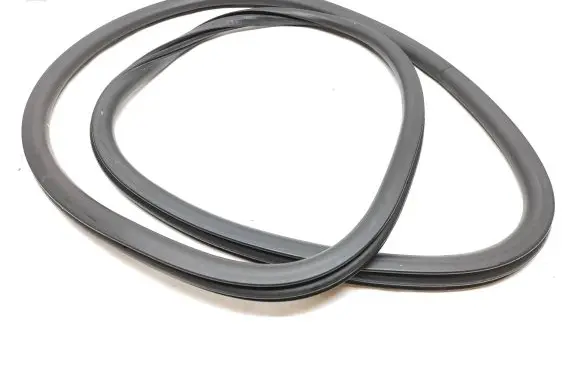 Peugeot 208 II Front door rubber seal 