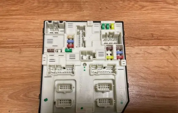 Renault Megane III Fuse module 284B62069R 2347436688 USM2010