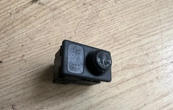 Nissan Primera Wing mirror switch