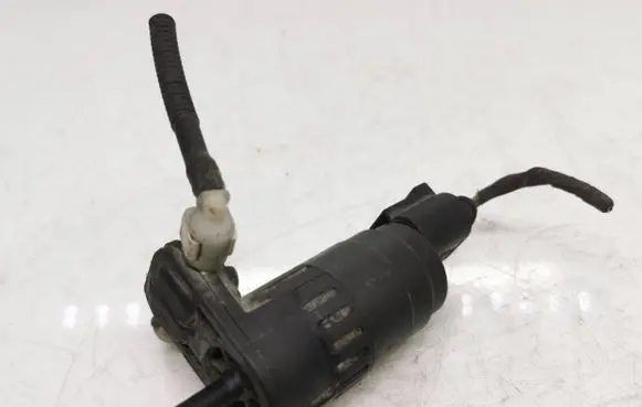 Volkswagen Golf VI Windscreen/windshield washer pump 1k6955651
