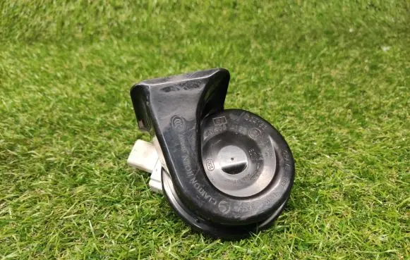 BMW 3 F30 F35 F31 Horn signal 7300976 730097606