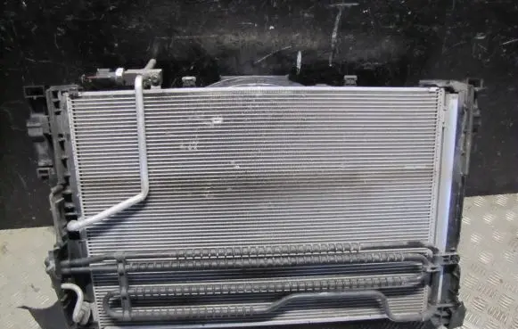 Mercedes-Benz C AMG W204 Coolant radiator A2045000854 RAD088