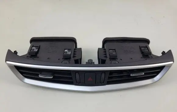 Nissan X-Trail T32 Air vent grill in roof 687505AA0A