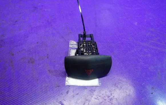 Nissan Primera Hazard light switch 