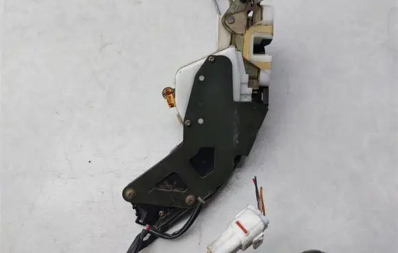 Opel Agila A Front door lock