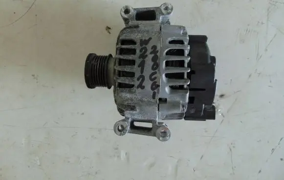 Mercedes-Benz E W212 Generator/alternator A0009067902