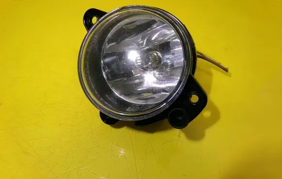 Volkswagen Polo IV 9N3 Front fog light 271181