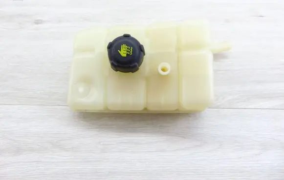Renault Megane IV Coolant expansion tank/reservoir A046261