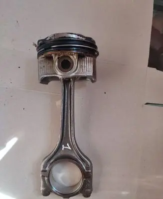 Volkswagen Golf VIII Piston with connecting rod
