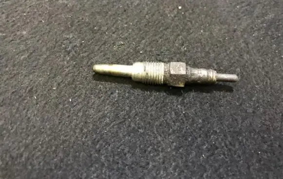 Audi 80 90 S2 B4 Glow plug 0100226199