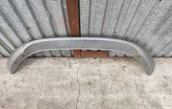 Front bumper lip