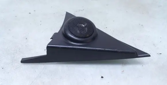 Front door high frequency speaker