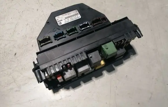 Mercedes-Benz E W212 Fuse module A2129002627