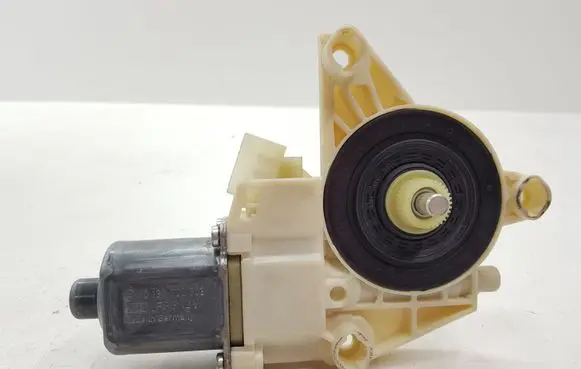 Mercedes-Benz E W212 Front door window regulator motor A2048200142 0130822503