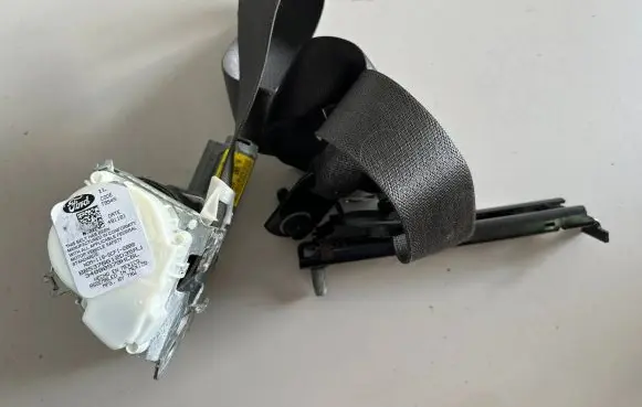 Ford Explorer Front seatbelt BB5378612D35AJ 491101 DATE