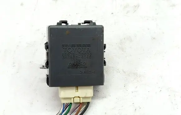 Toyota Avensis T270 Door control unit/module 8597020020 0515004140