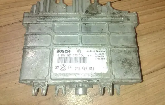 Volkswagen Golf III Engine control unit/module 0261203593 3a0907311