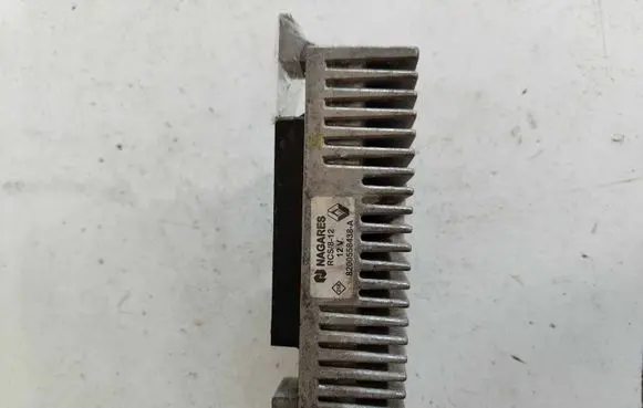 Renault Trafic III (X82) Glow plug pre-heat relay 8200558438A