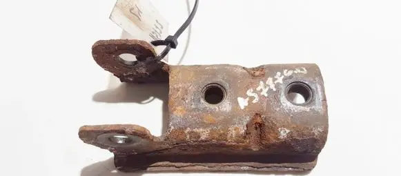 Peugeot 607 Engine mounting bracket