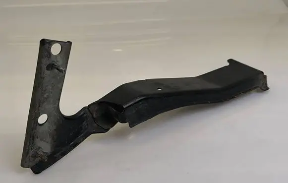 Fender mounting bracket
