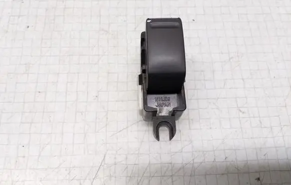 Nissan Almera N16 Electric window control switch