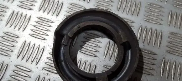 Ford Focus Coil spring mount av615599dd av61-5599-dd