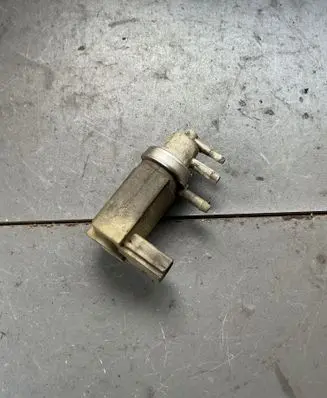 Audi A6 S6 C5 4B Turbo solenoid valve 72290321