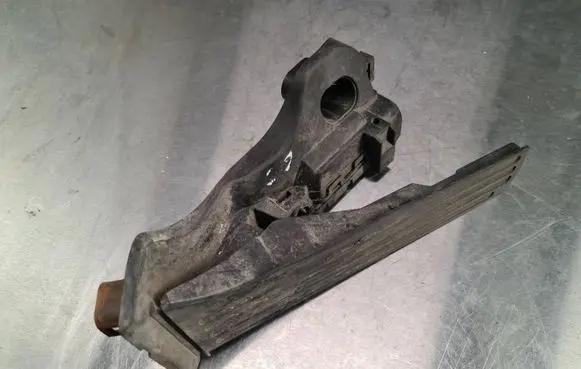 Volkswagen PASSAT B6 Accelerator throttle pedal 1K1721503L 6PV00860000 064503