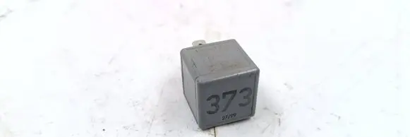 Skoda Octavia Mk2 (1Z) Other relay 8D0951253A V23134B52X301