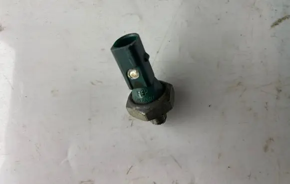 Volkswagen Polo V 6R Oil pressure sensor 036919081c