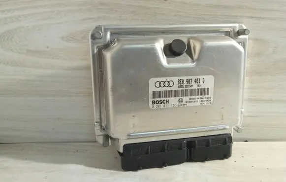 Audi A4 S4 B6 8E 8H Engine control unit/module 0281011135 8E0907401Q
