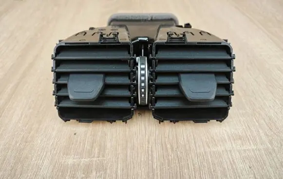 BMW 4 G22 G23 G24 G26 Rear air vent grill 5A05665