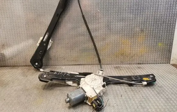 BMW 1 E81 E87 Front door electric window regulator 7067795