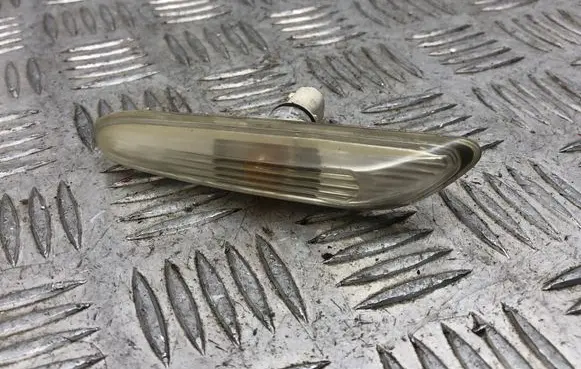 BMW 5 E60 E61 Front fender indicator light 8384104