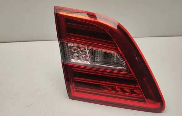 Tailgate rear/tail lights
