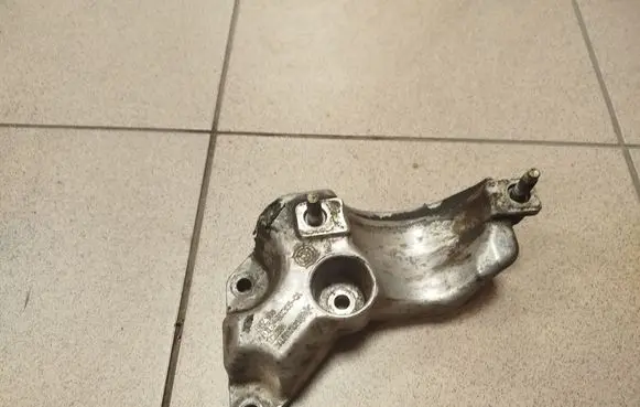 Ford Fiesta Driveshaft support bearing bracket D1B73K305CA