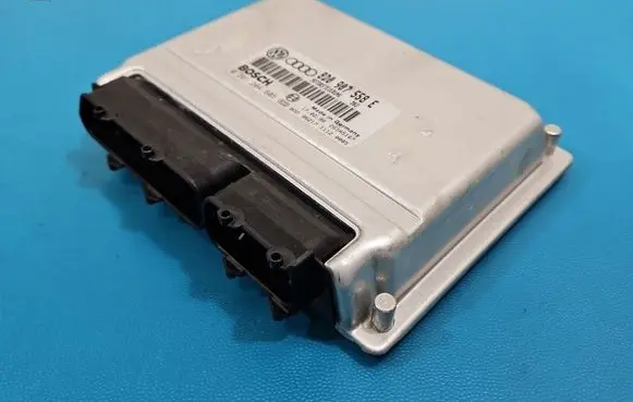 Volkswagen PASSAT B5.5 Engine control unit/module ECU 8D0907558E IMPRK1596563