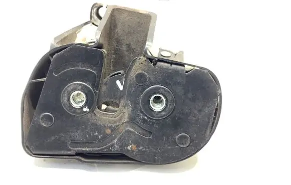 Volkswagen Caddy Rear door lock 2K5843604