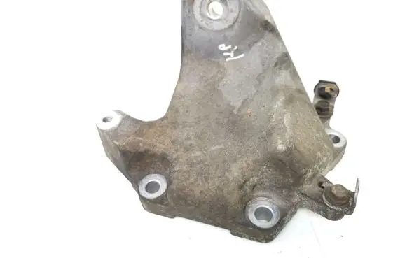 Lexus IS 220D-250-350 Engine mounting bracket
