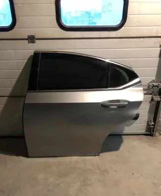 Lexus ES 300h Rear door