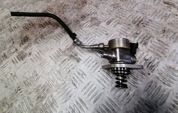 Ford Focus Fuel injection high pressure pump DS7G9D376DC 141015 091201