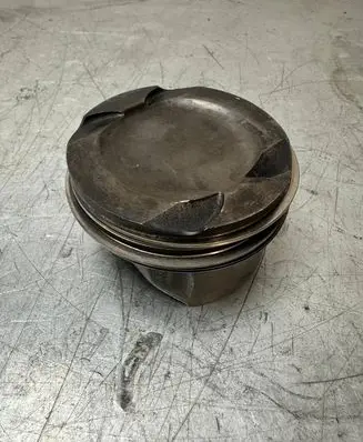 BMW 6 F06 Gran coupe Piston 89L106