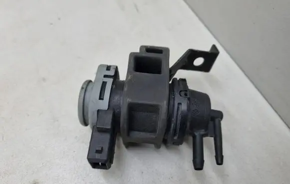 Nissan Qashqai Turbo solenoid valve 8200575400