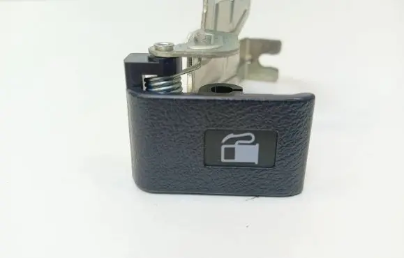 Honda CR-V Fuel tank opening switch 